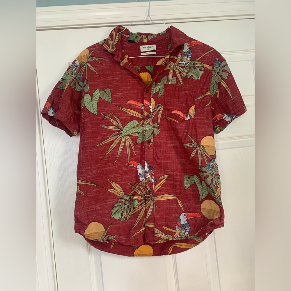 Billabong Men's Short Sleeve Toucan Print Stretch Button-Down Shirt (Size M)